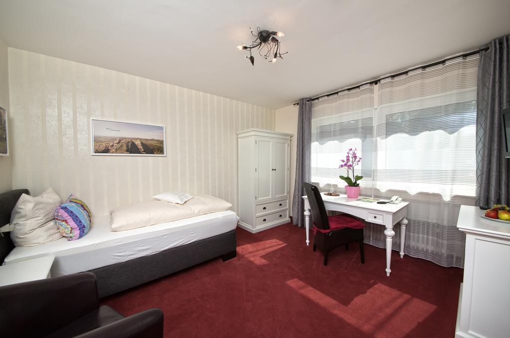 Hotel Jaegerhof Staatsbad Brückenau Екстериор снимка